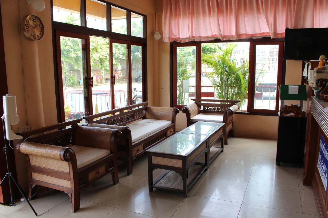 Oyo 75409 Premium The Family Hotel Чиангмай Екстериор снимка