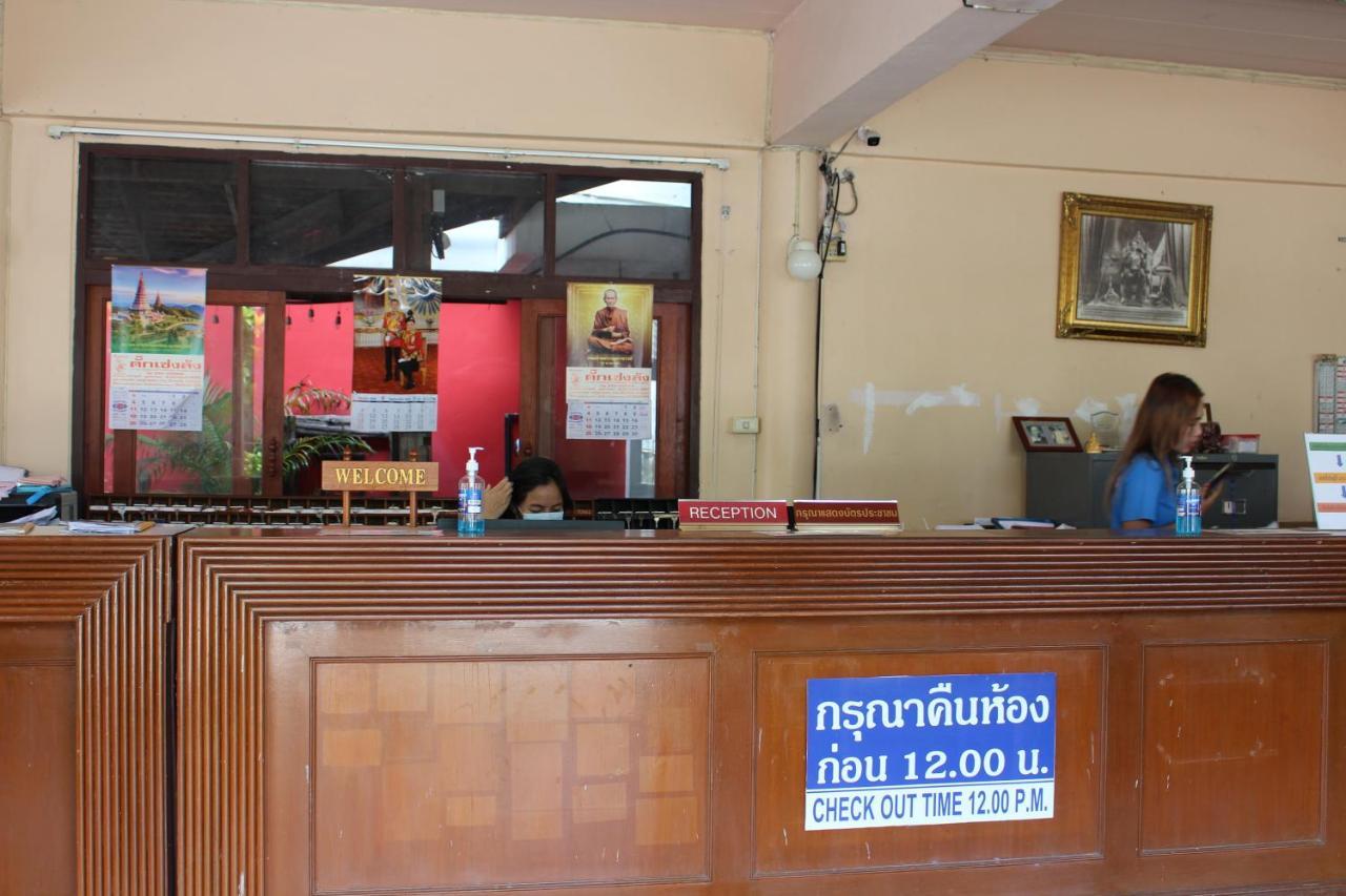 Oyo 75409 Premium The Family Hotel Чиангмай Екстериор снимка