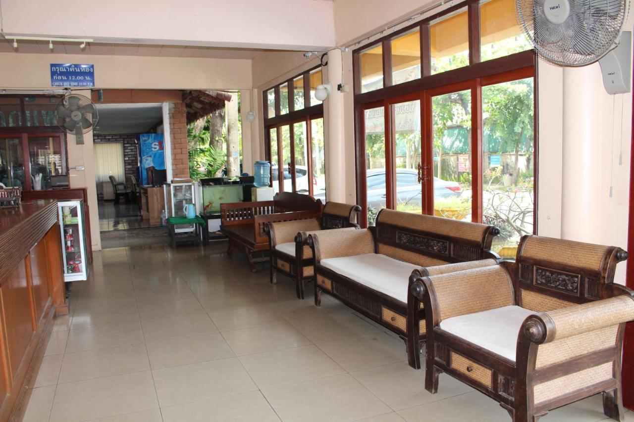 Oyo 75409 Premium The Family Hotel Чиангмай Екстериор снимка