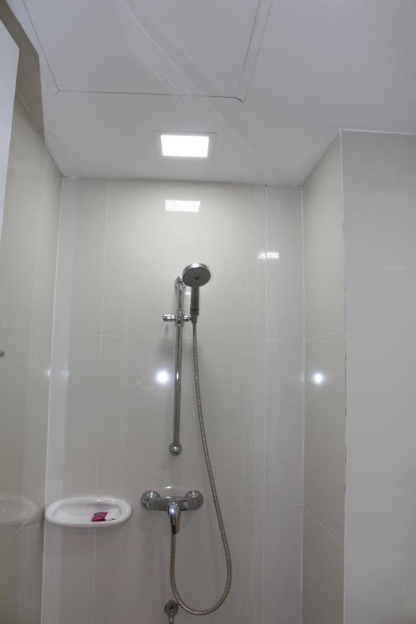 Oyo 75409 Premium The Family Hotel Чиангмай Екстериор снимка