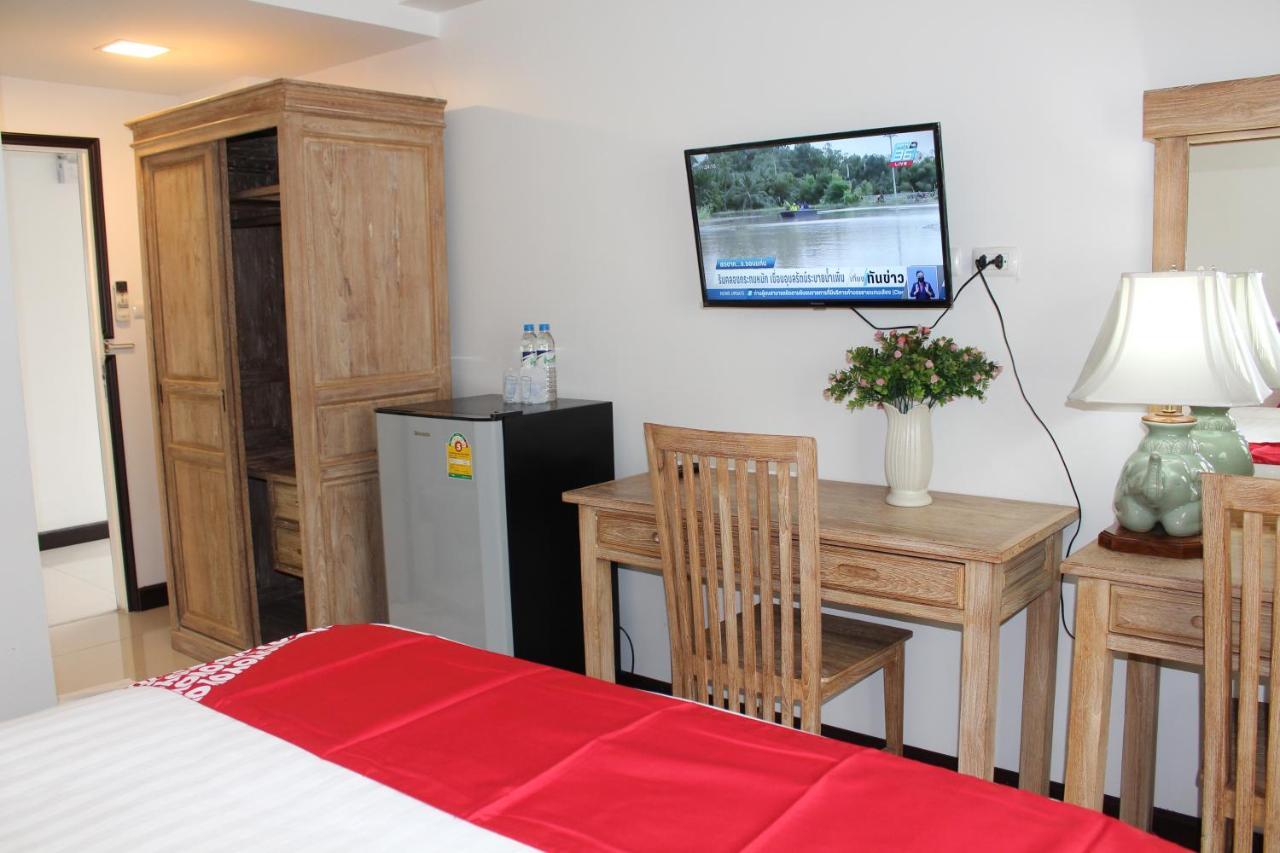 Oyo 75409 Premium The Family Hotel Чиангмай Екстериор снимка